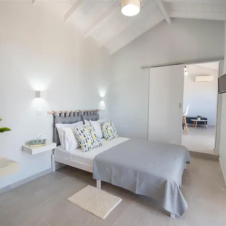Paxos Couple House By Konnect アパート ガイオス